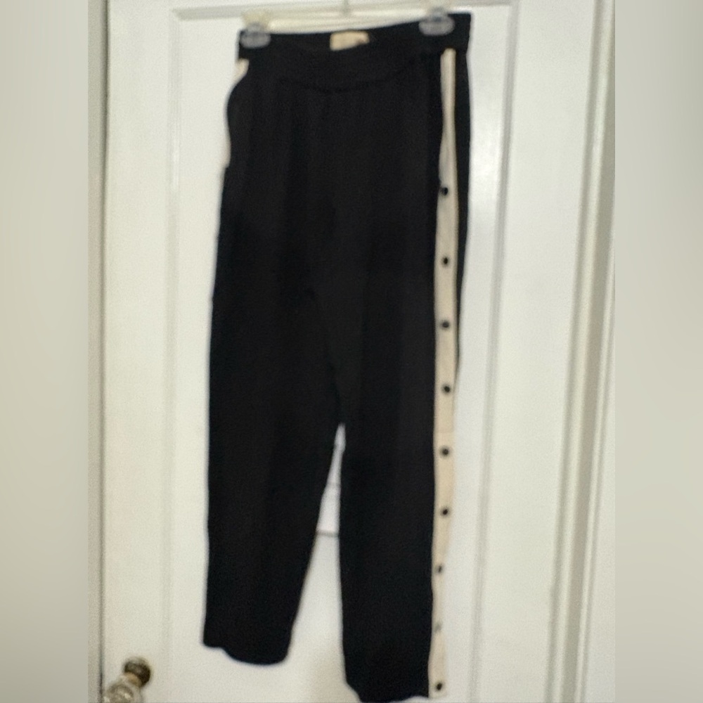 Alice + Olivia black air track pants snap away side stripe size M‎